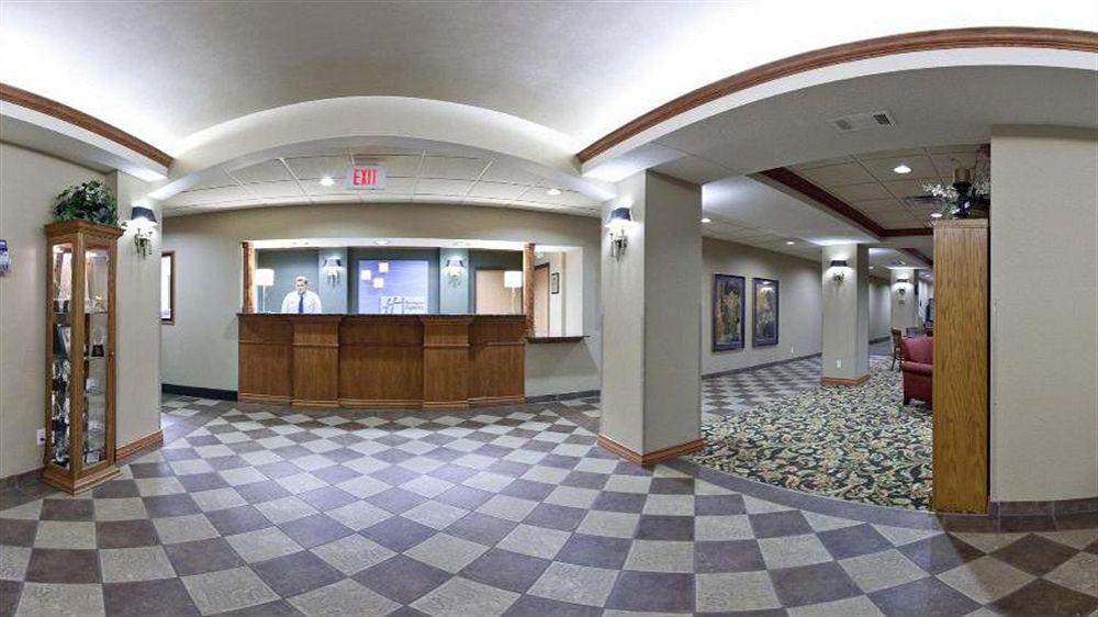 Holiday Inn Express Hotel & Suites Columbus By Ihg Exterior photo